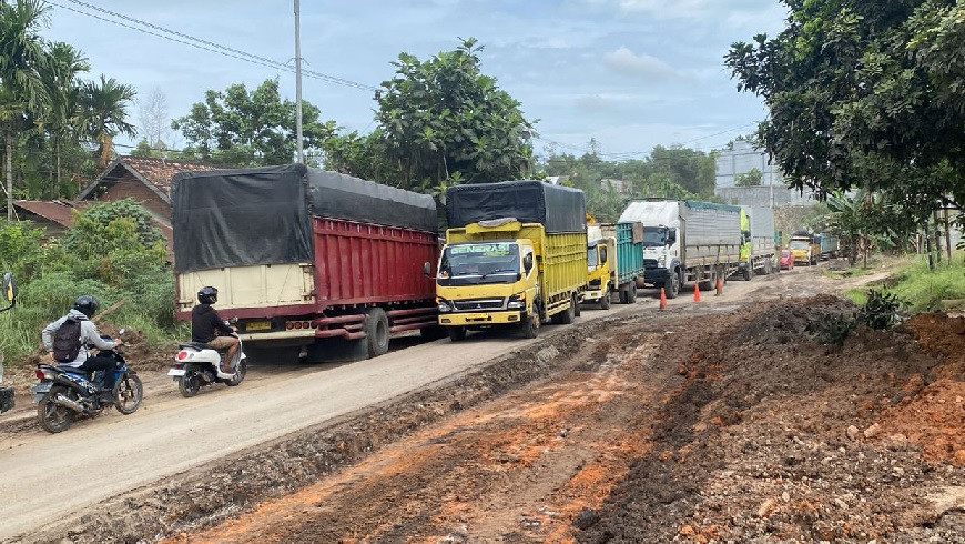 Urai Kemacetan di Pal X dan Gerbang Tol Sebapo, Pekerjaan Perbaikan Jalan Distop