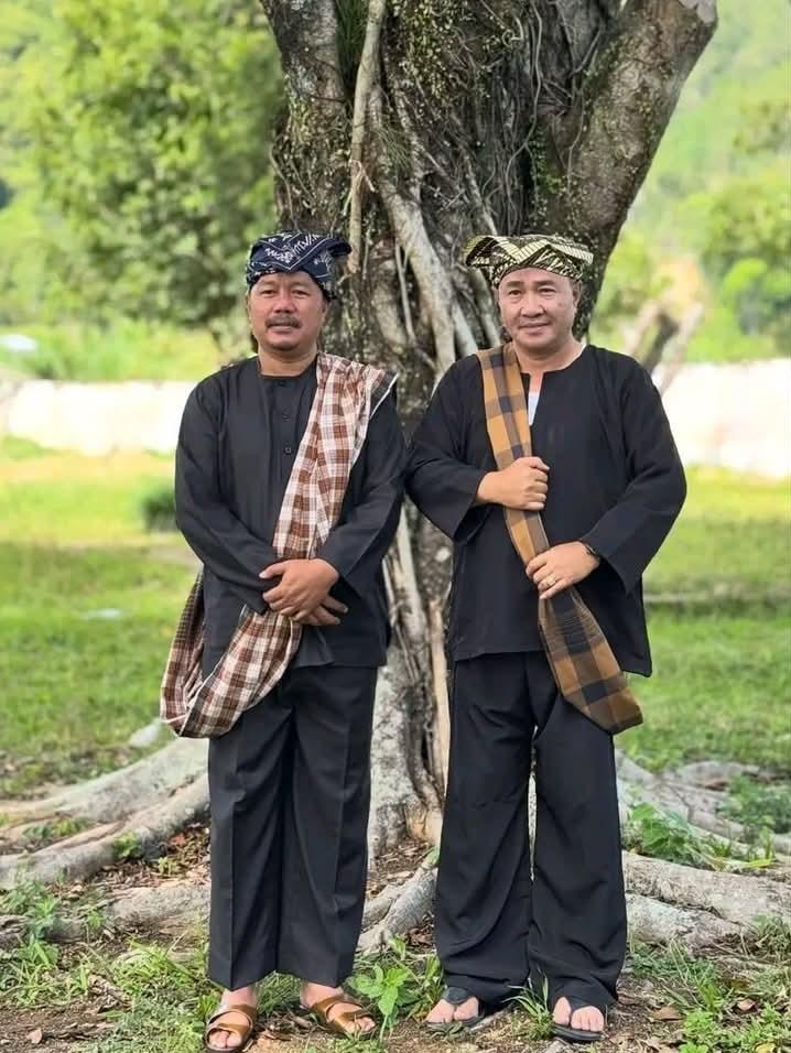 Alfin - Monadi Kompak Berbusana Tempo Dulu Kerinci