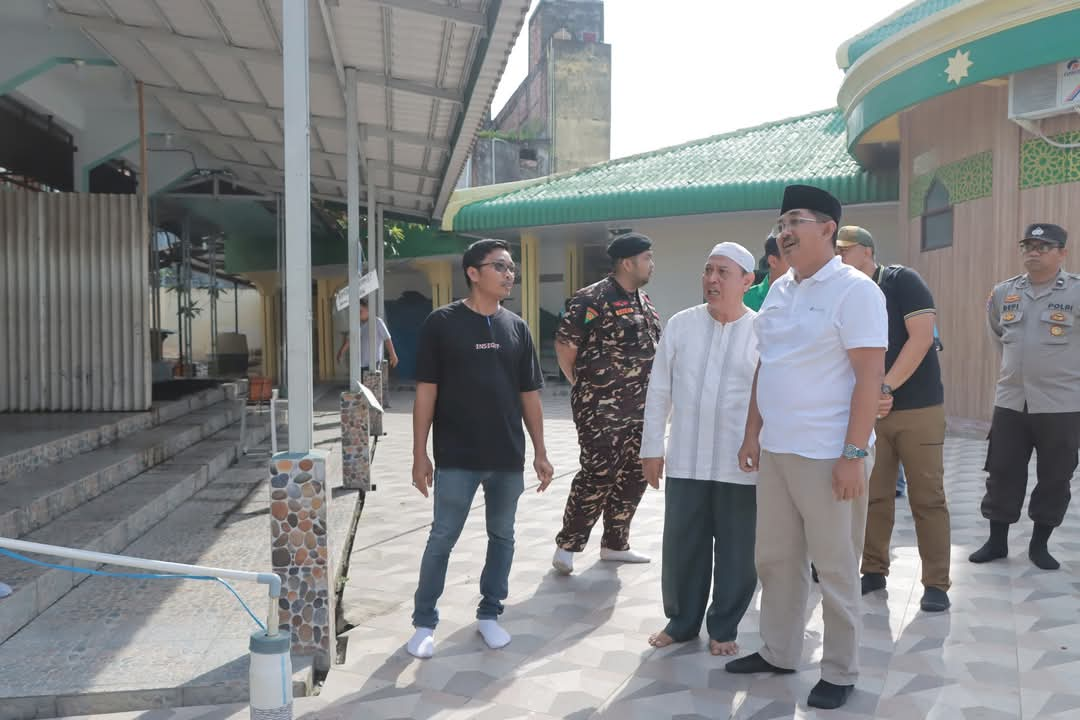 Bupati Anwar Sadat Pimpin Langsung Gotong Royong Masjid dalam Rangka Menyambut Ramadhan 1446