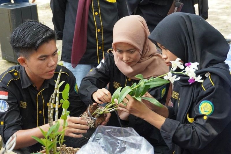Pertamina Sumbagsel Latih Warga Pulihkan Konservasi Anggrek