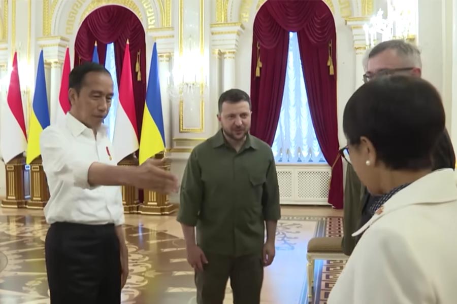 Usai Bertemu, Jokowi-Zelenskyy Berbagi Keabkraban di Medsos