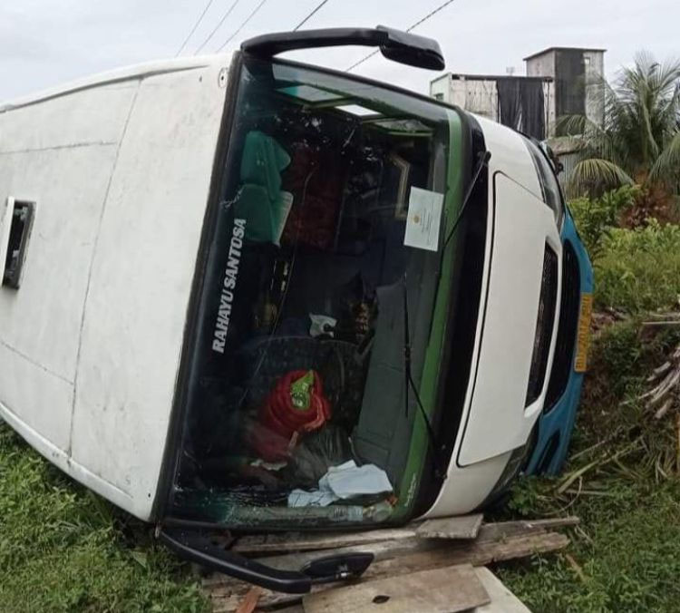Di Tebo, Mobil Rombongan Mahasiswa KKN UNJA Alami Kecelakaan  