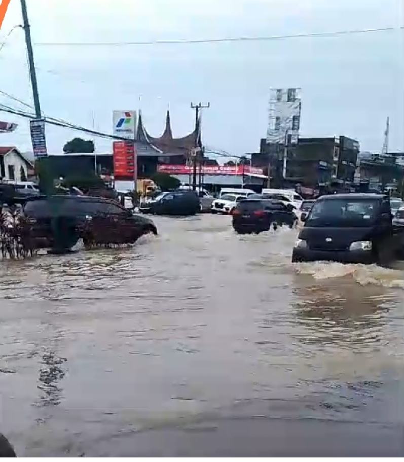 Diguyur Hujan Deras, Kota Jambi Dikepung Banjir