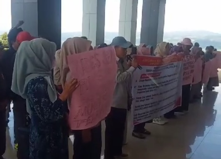 Warga Semerah Datangi Kantor Bupati Kerinci, Ini Tuntutannya...
