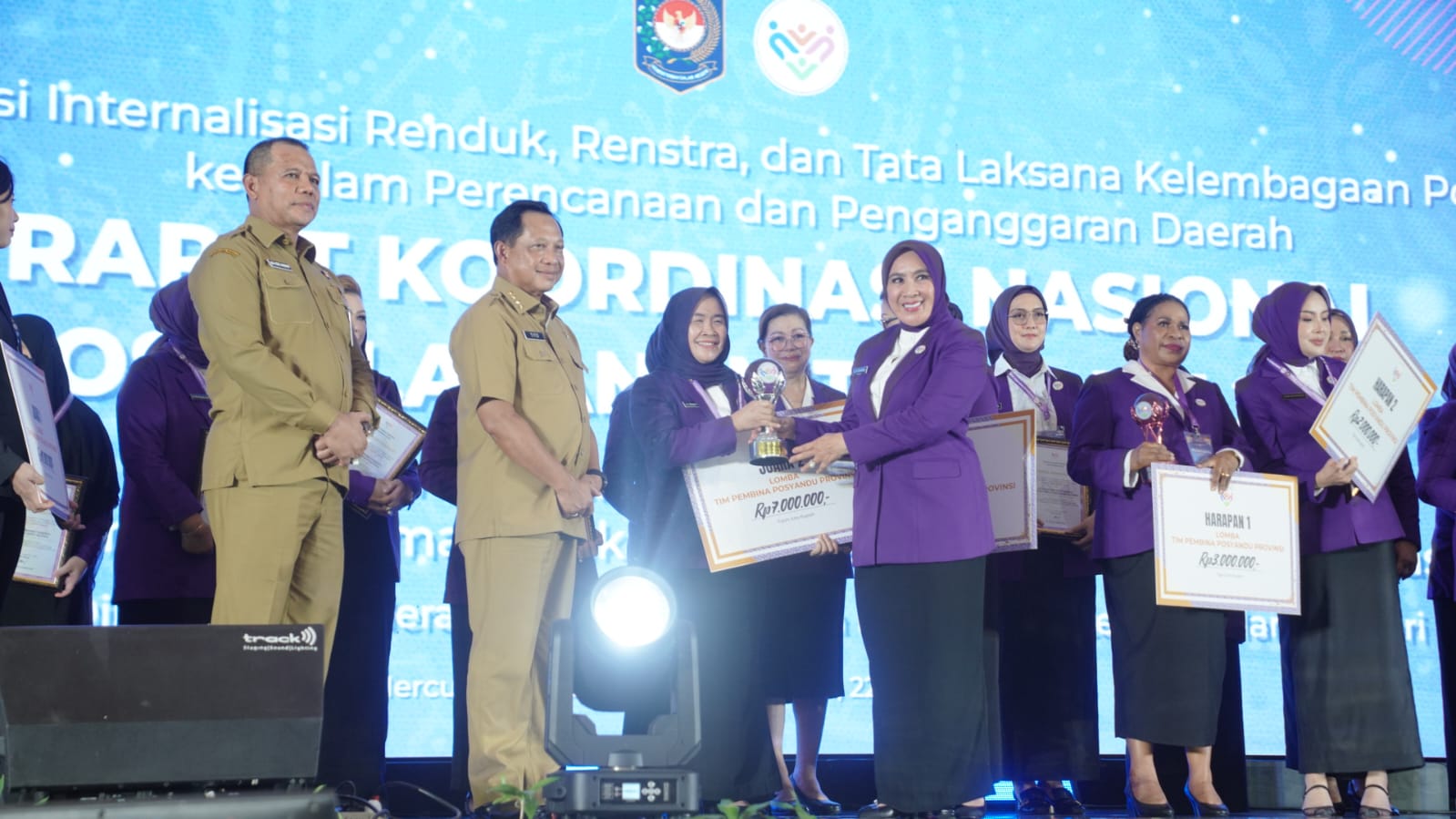 Hj. Hesti Haris Harumkan Provinsi Jambi pada Lomba TP Posyandu Nasional