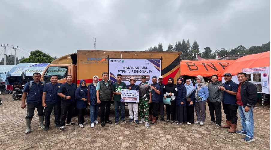 Hadir di Tengah Bencana, PTPN IV Regional IV Salurkan Bantuan untuk Warga Terdampak Banjir Bandang di Solok