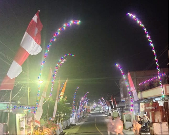 Semarak Ramadan di Desa Ini Sepanjang Jalan Pasang Lampu Hias Warna-Warni