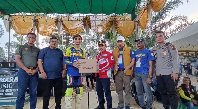 Al Haris Tutup Gubernur Cup 1 Super Grasstrack Cirkuit MPK Bangko