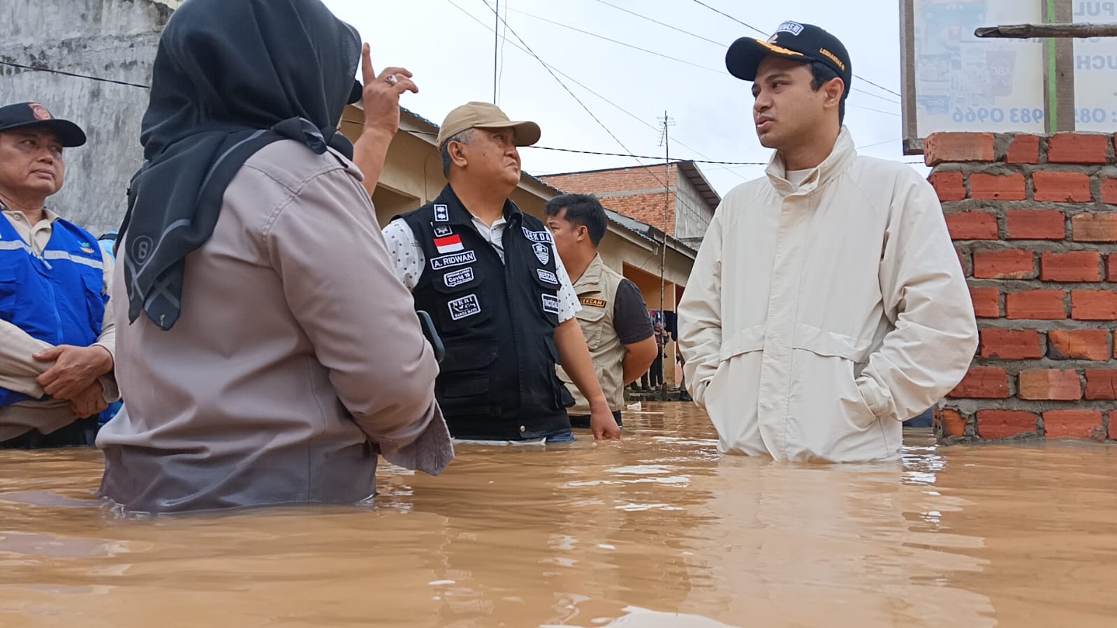 Cepat Tanggap! Wawako Jambi Bang Diza Turun Langsung ke Lokasi, Serahkan Bantuan Darurat