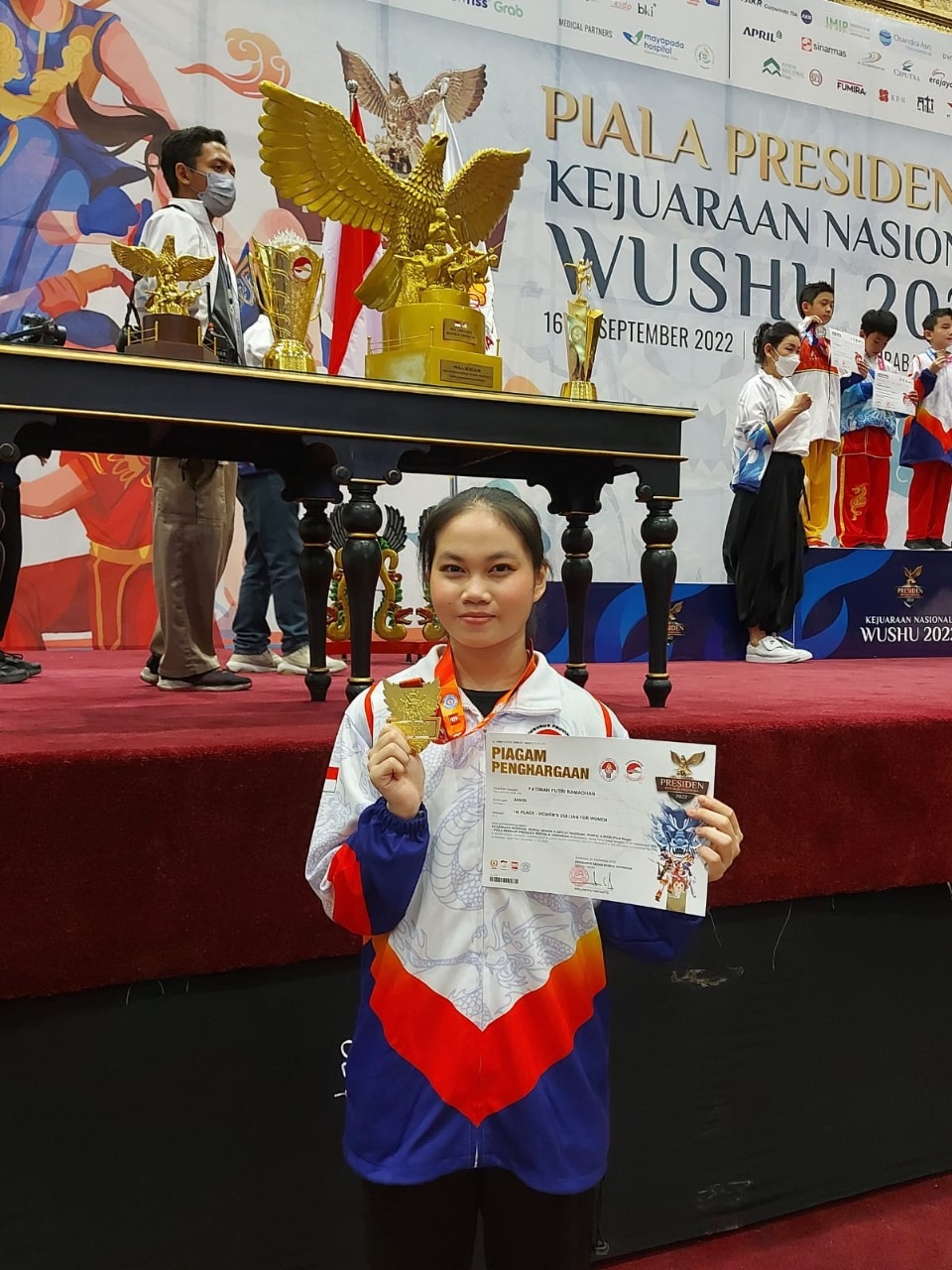 Mahasiswa FH UNJA Raih Medali Emas Wushu Piala Presiden