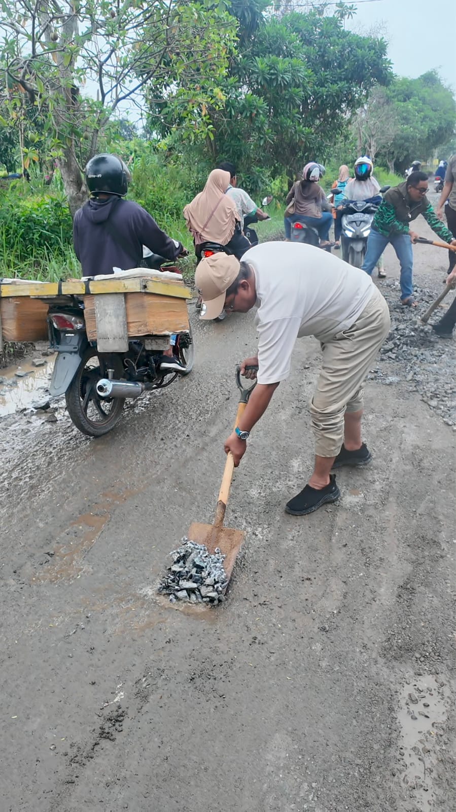 Jalan Nasional di Sungai Saren Rusak Parah