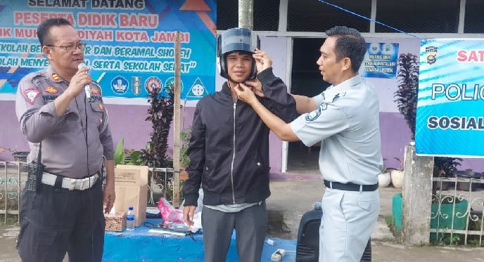 Police Go To School Polresta Jambi Edukasi Keselamatan Berkendara Siswa SMK Muhammadiyah Kota Jambi 