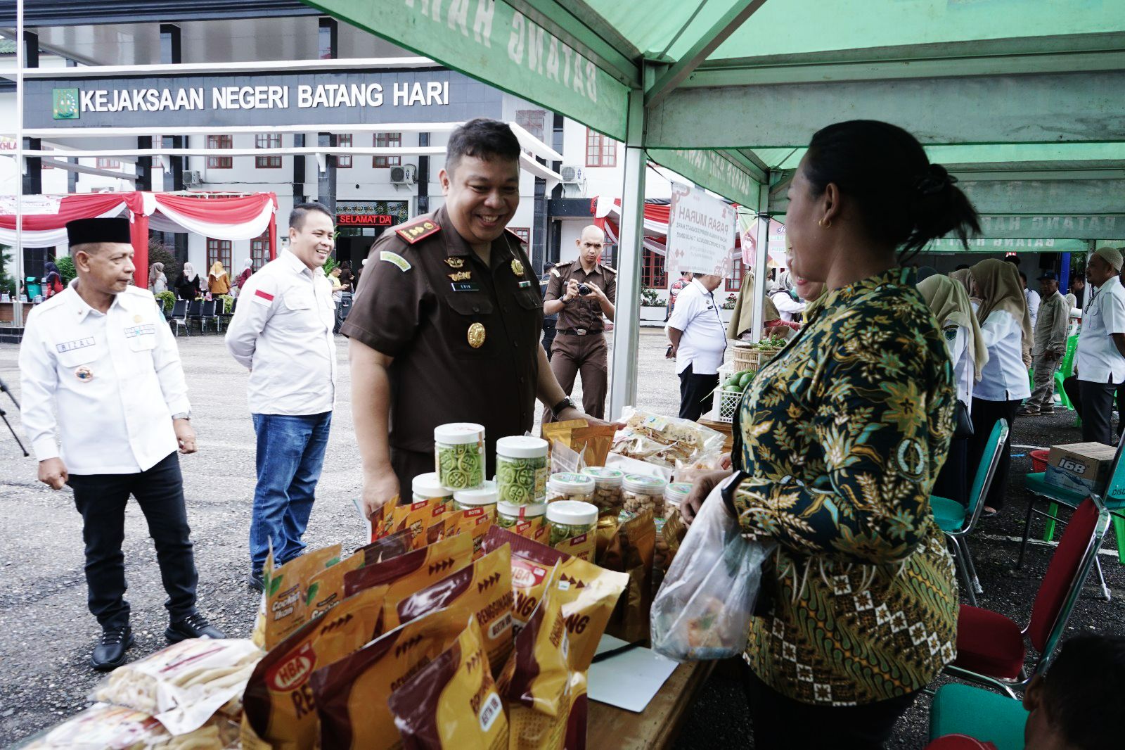 Peringati HAKORDIA, Kejari Batang Hari Gelar Pelayanan Masyarakat 
