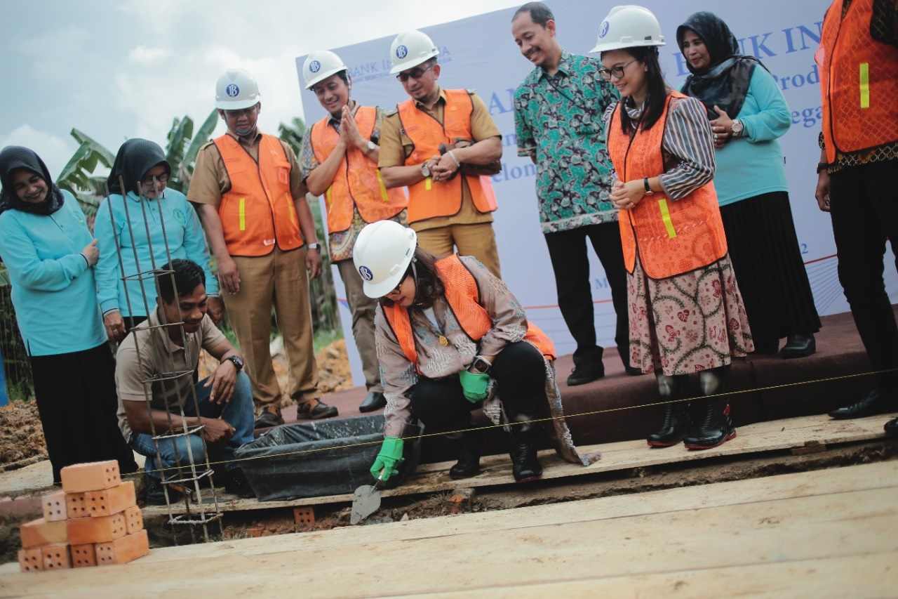 Peletakan Batu Pertama Rumah Produksi Nanas, Wujud Bantuan PSBI di Desa Tangkit Baru untuk KUBE Mega Buana