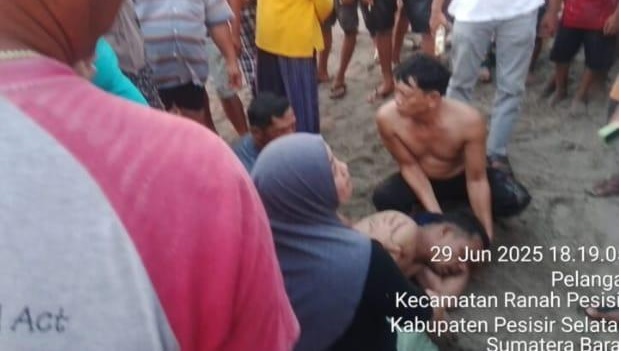 Empat Warga Kayu Aro Terseret Arus di Pantai Sumbar