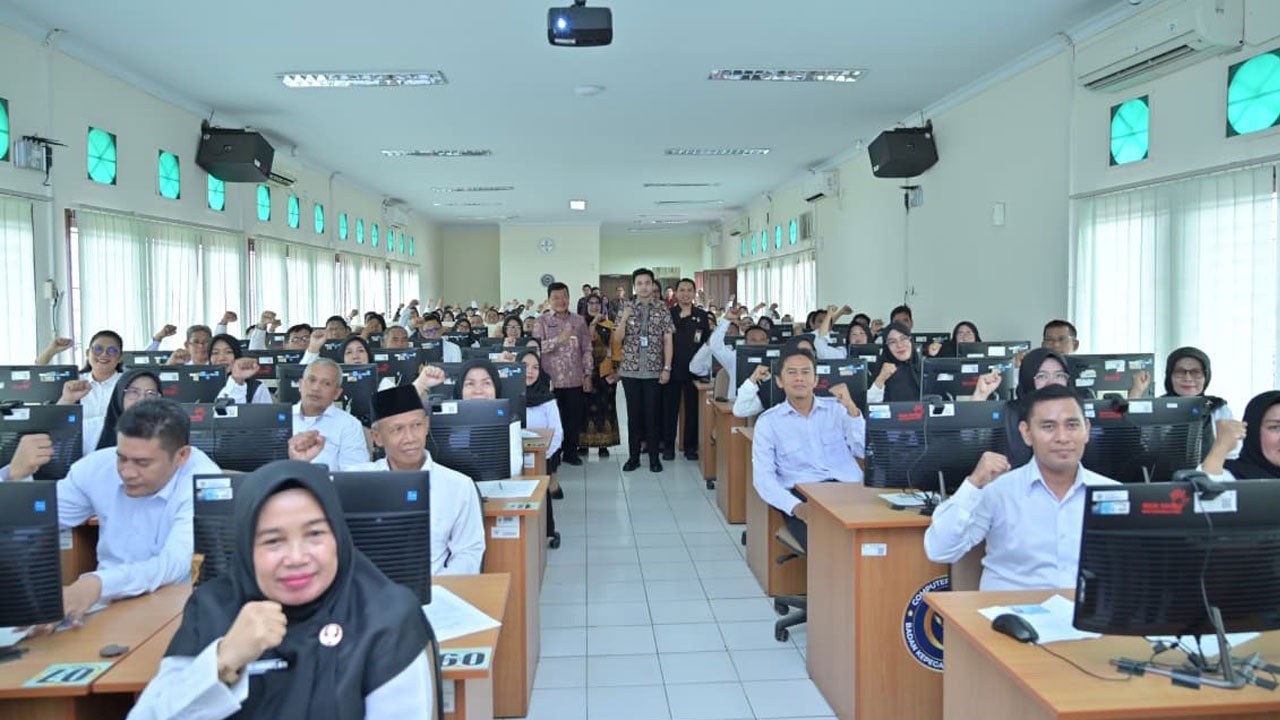 292 Calon Kepsek Negeri di Kota Jambi Ikuti CAT, Wawako Diza Pastikan Transparan dan Objektif