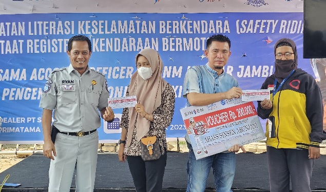 Jasa Raharja Jambi Gelar Literasi Safety Riding Juga Beri Apresiasi Voucer Service Motor