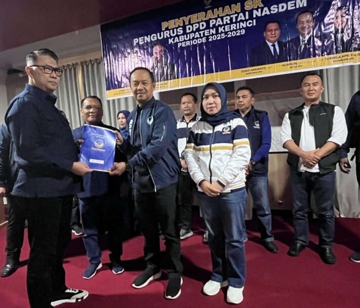 SK Diserahkan Sy Fasha, Wabup Murison Resmi Pimpin DPD Partai NasDem Kerinci