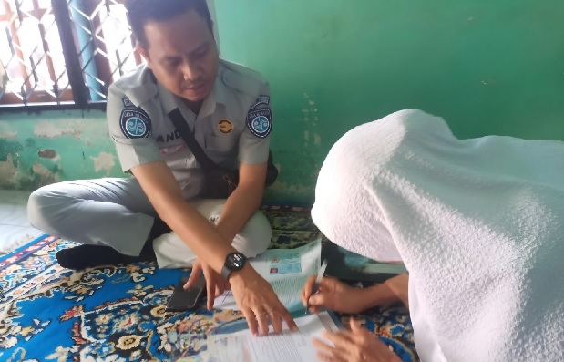 Santunan Pejalan Kaki tertabrak Sepeda Motor di Dekat Kampung Kecil Kota Jambi Diterima Ahli Waris