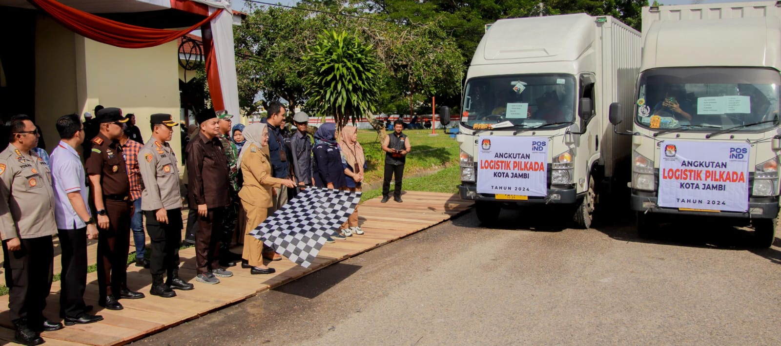 Sukseskan Pilkada 2024: Pj Wali Kota Jambi Lepas Distribusi Logistik 