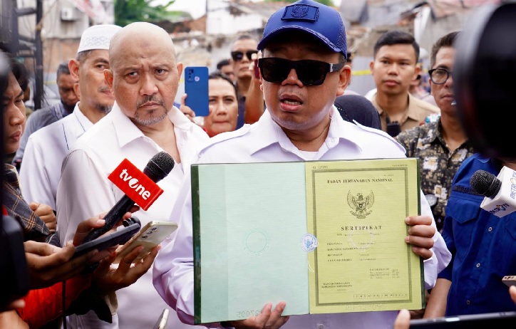 Turun Langsung ke Lokasi Penggusuran Klaster di Kabupaten Bekasi, Menteri Nusron Tegaskan Kehadiran Negara