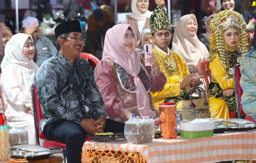 Pentas Seni Sunda dan Banjar Semarakkan Hari Jadi Tanjab Barat ke-61 dan HUT Kemerdekaan RI