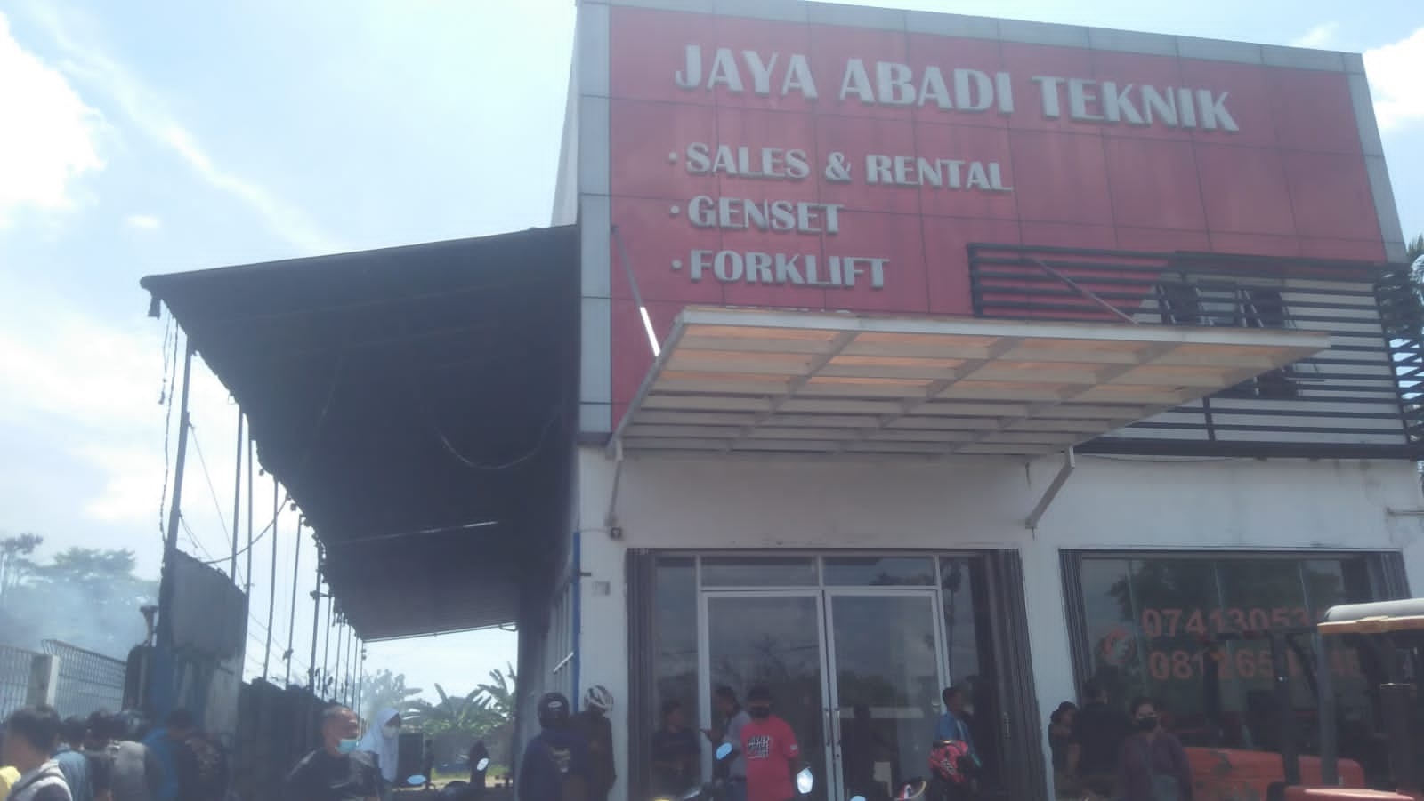 Toko Jaya Abadi Teknik Terkena Imbas Kebakaran Gudang Minyak Ilegal