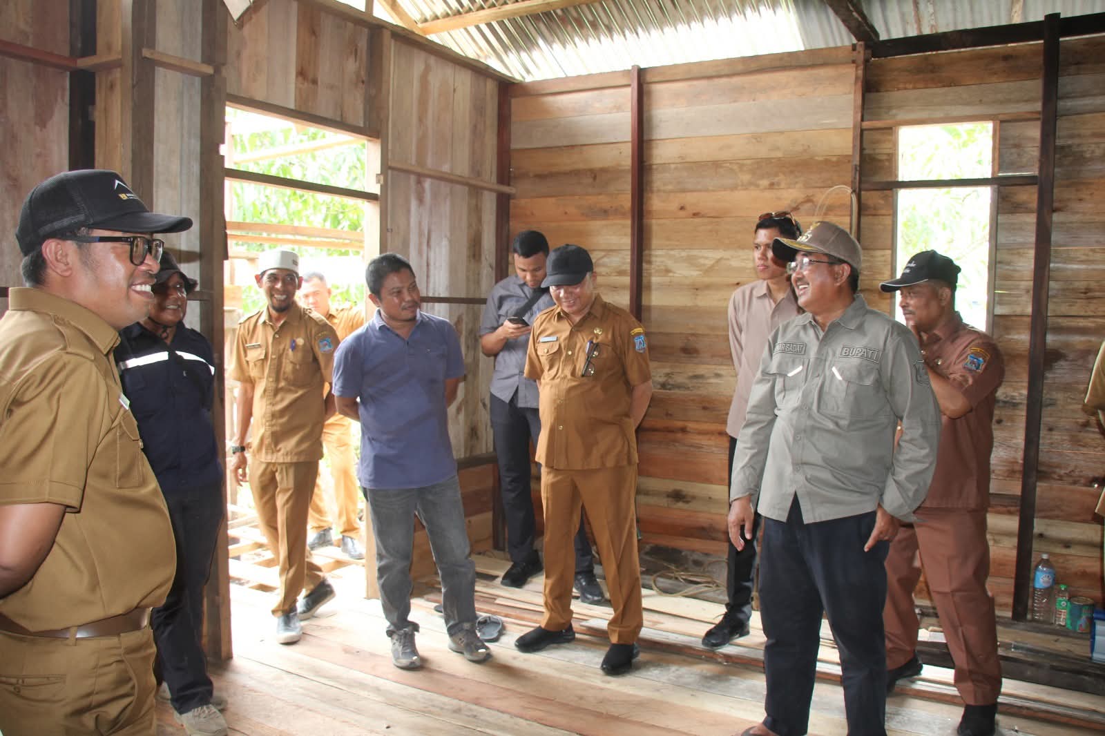 Pastikan Tepat Sasaran, Bupati Anwar Sadat Tinjau Progres RTLH dan Relokasi Korban Longsor di Senyerang