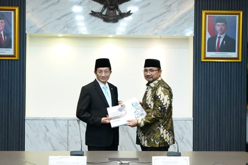 Yaqut Secara Resmi Menyerahkan Jabatan Menag Kepada Nasaruddin Umar. 