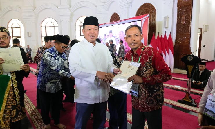 Menteri Nusron Komitmen Tingkatkan Sertipikasi Tanah Wakaf dan Rumah Ibadah