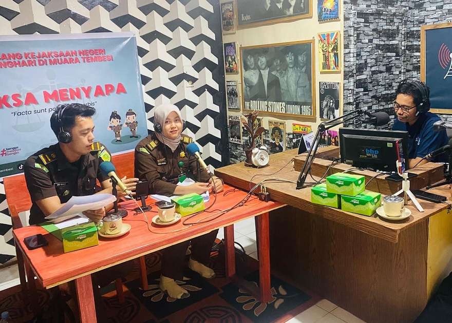 Gelar Sosialisasi Penyuluhan Hukum, Jaksa Sapa Masyarakat Batang Hari Melalui Saluran Radio