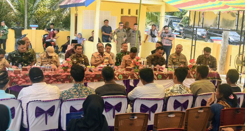 Kunjungi Desa Sikamis, Pj Bahri Diskusi Bersama Warga SAD