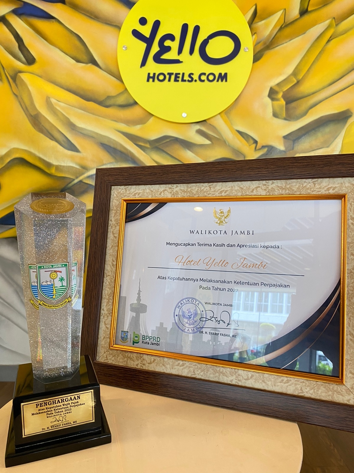Patuh Bayar Pajak, Yello Hotel Jambi Terima Penghargaan oleh Walikota Jambi