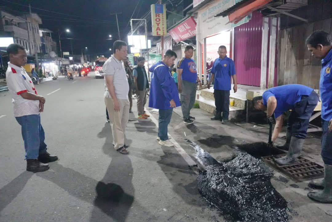 Wabup Katamso Tinjau Pembersihan Drainase Malam Hari