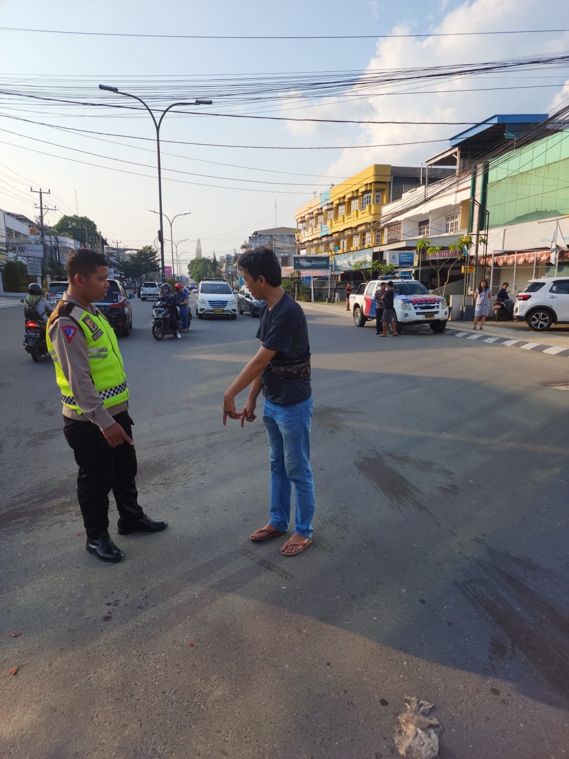 Tiga Sepeda Motor dan Satu Minibus Terlibat Kecelakaan Beruntun