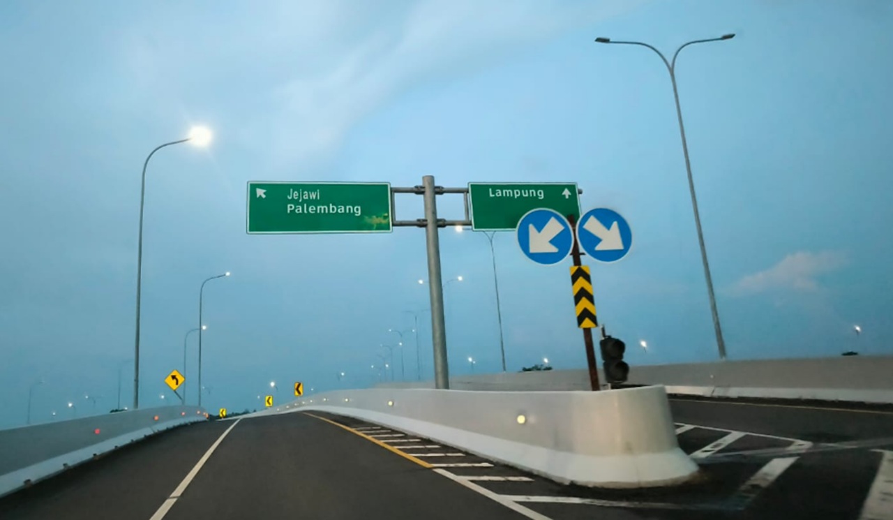 Ramai-ramai Warga Sumbar Memulai Pengalaman Baru Naik Tol Palembang-Lampung ke Pulau Jawa