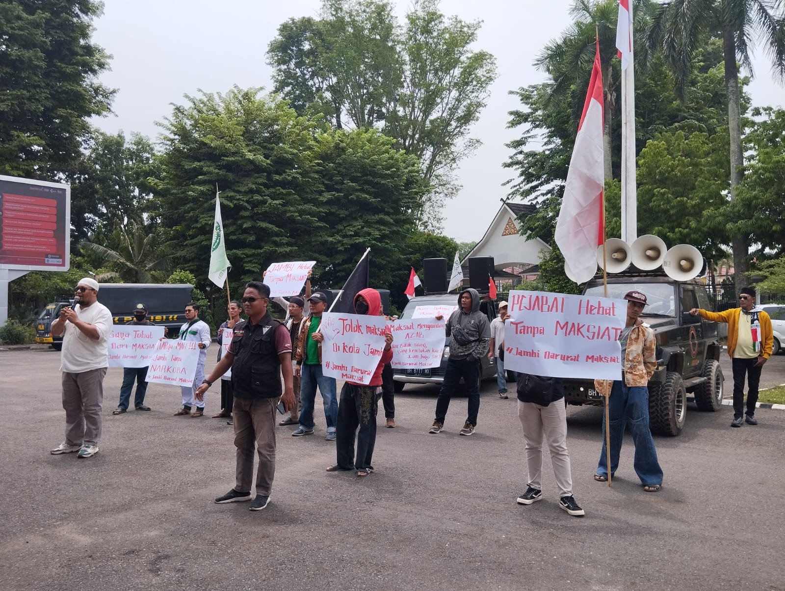 Kinerja Pemkot Jambi Dikecam, Warga Gelar Demo Desak Tutup 'DINASTY'