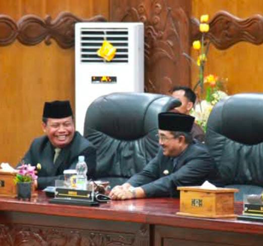 Bupati Anwar Sadat Hadiri Rapat Paripurna Istimewa PAW DPRD Tanjab Barat