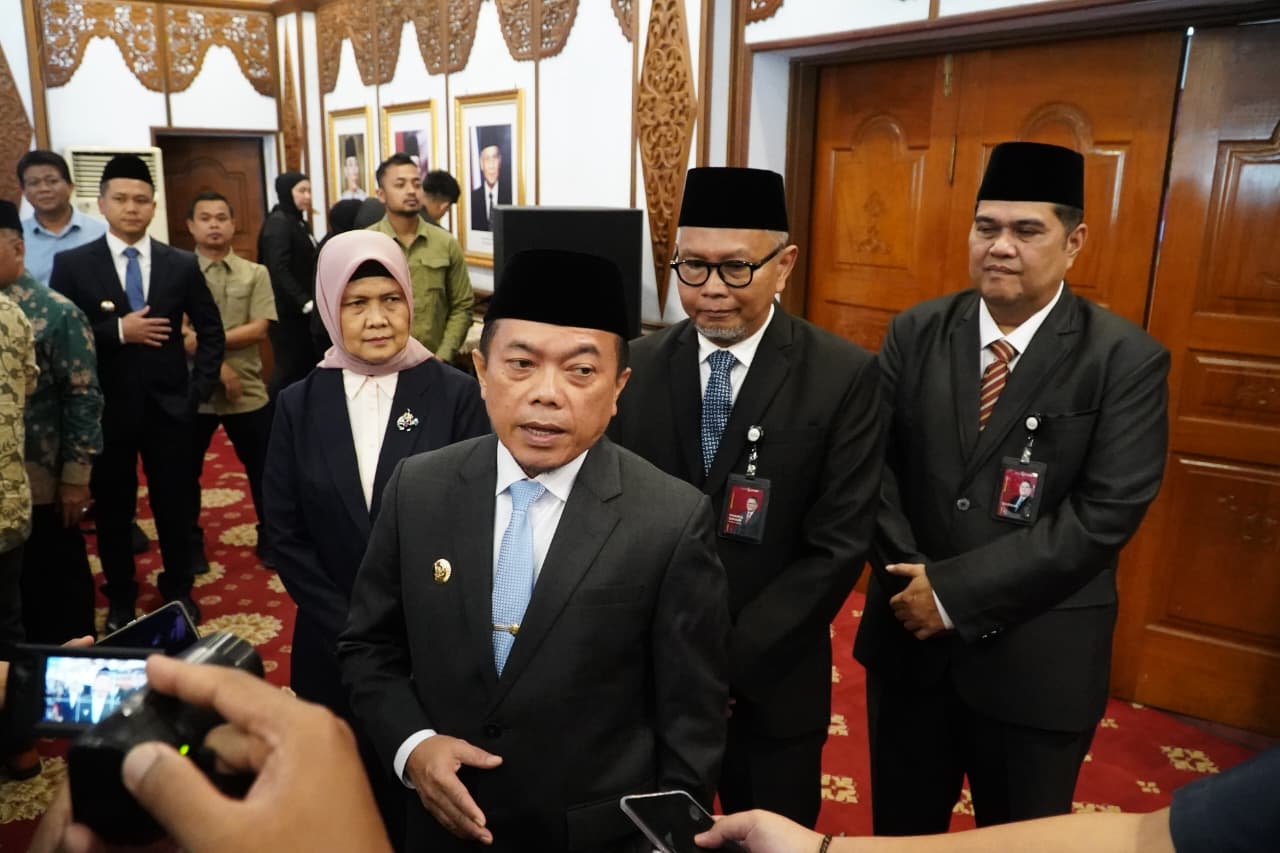 Lantik Direksi Baru Bank Jambi, Gubernur Al Haris Tekankan Profesionalisme dan Inovasi