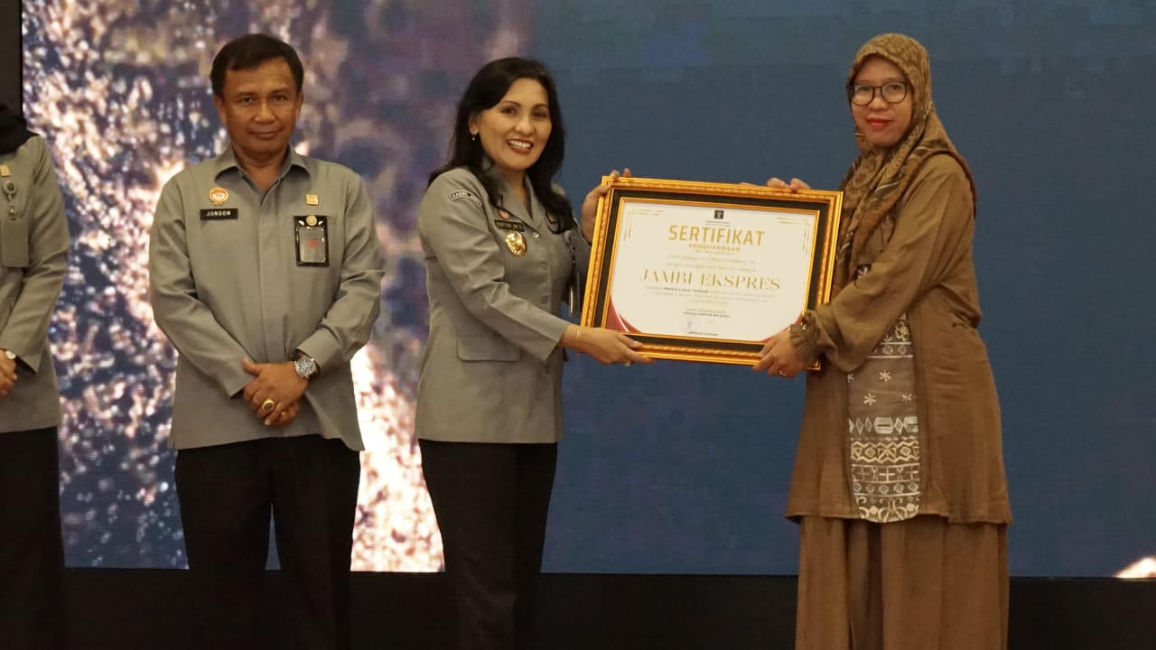 Harian Pagi Jambi Ekspres Raih Penghargaan Sebagai Media Lokal Terbaik Dari Kemenkum