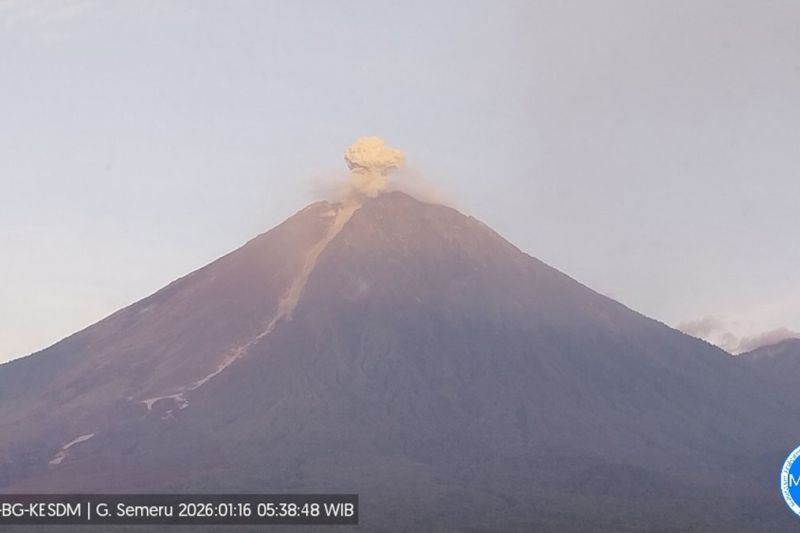 6 Jam, Gunung Semeru Alami 23 Kali Gempa Letusan