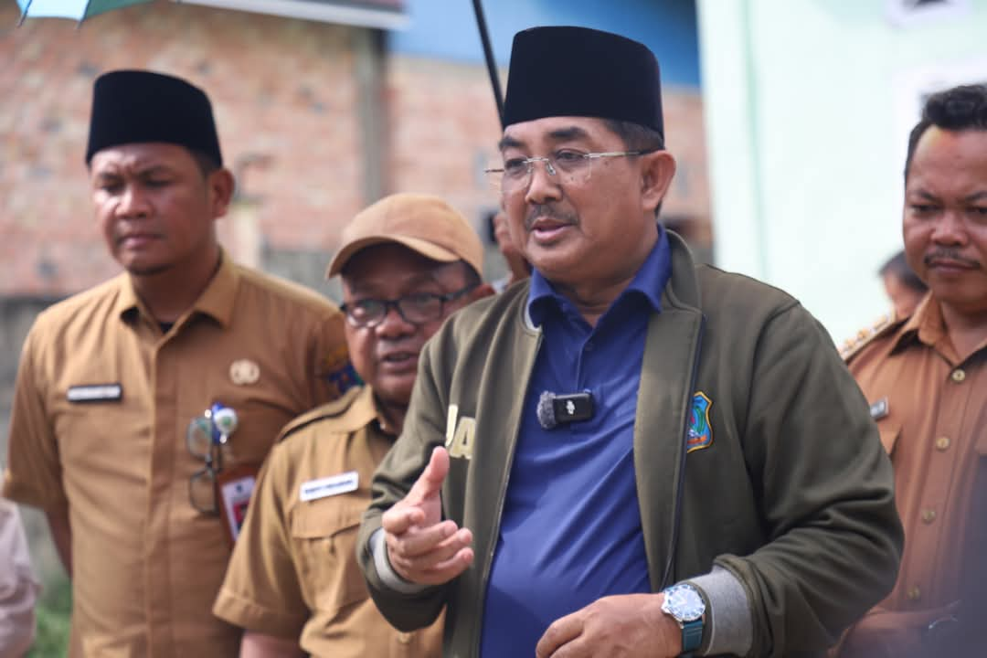 Bupati Anwar Sadat Bantu Bedah Rumah Rp 25 Juta untuk Warga 