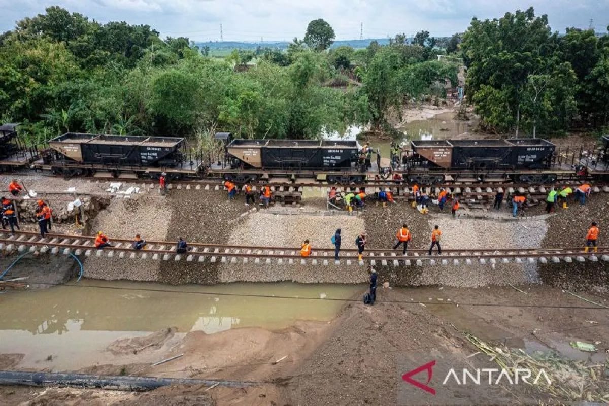 10 Perjalanan KA Daop Semarang Dibatalkan Hingga Jalur Grobogan Normal