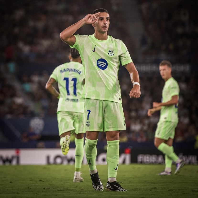 Sempat Tertinggal, Barcelona Menang Dramatis 3-2 atas Levante