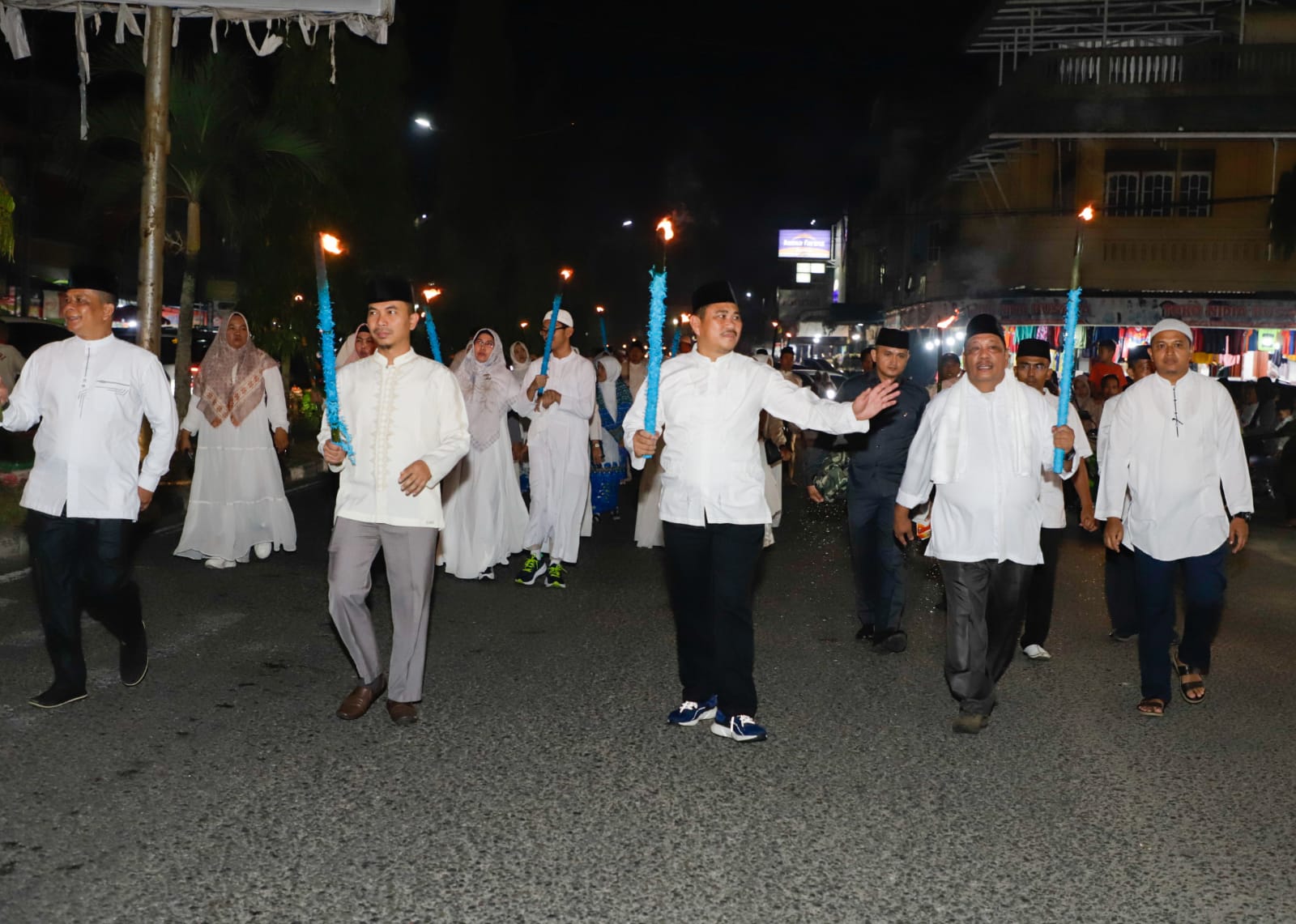 Bupati Bersama Ribuan Masyarakat Bungo Pawai Obor dan Zikir Bersama Sambut 1 Muharram 1445 Hijriah