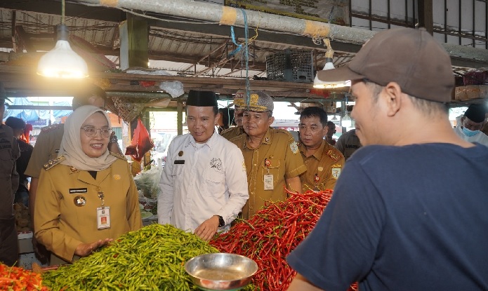 Pastikan Ketersediaan dan Harga, Penjabat Wali Kota Jambi Blusukan Pasar dan Pergudangan 