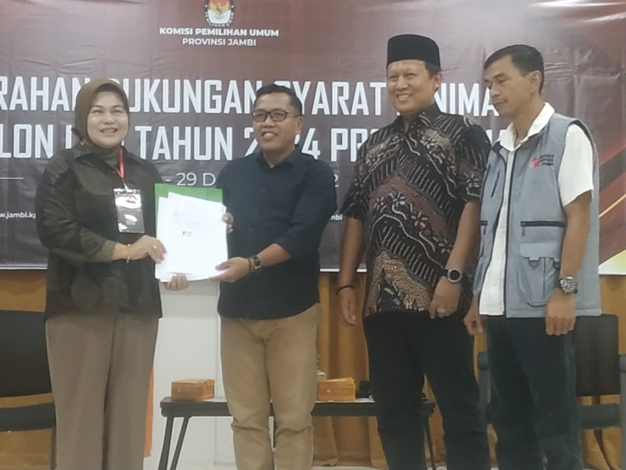 Serahkan 3.721 KTP, Dukungan Elviana Dinyatakan Lengkap Dan Diterima