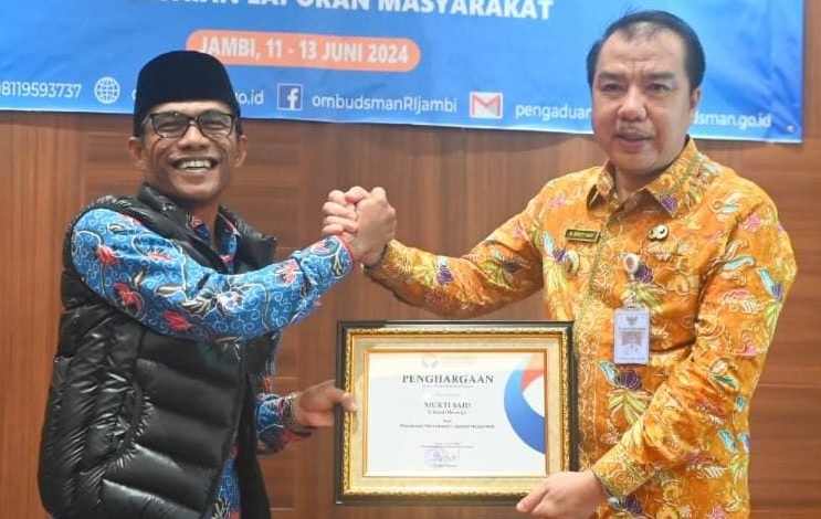 H Mukti Terima Penghargaan dari Ombudsman, Atas Cepat Merespon Pengaduan Masyarakat dan Penyelesaiannya