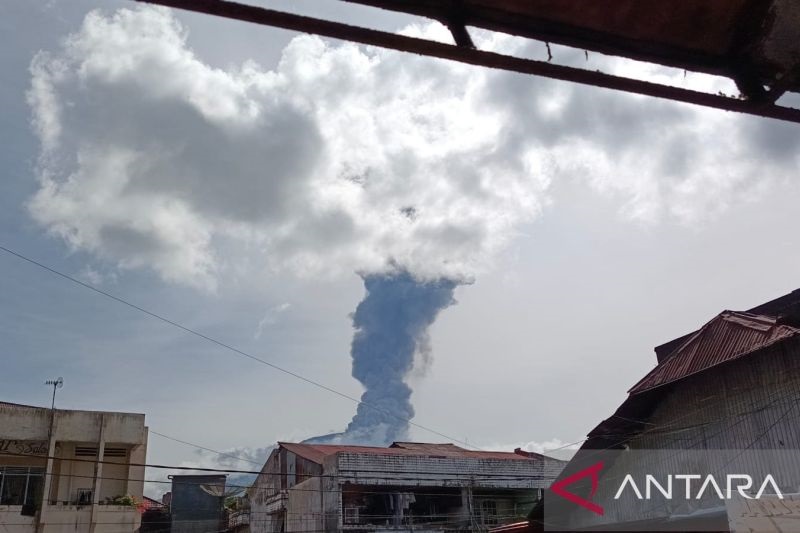 BREAKING NEWS: Gunung Marapi Sumbar Meletus, Lontarkan Abu Vulkanik Setinggi 1.600 Meter
