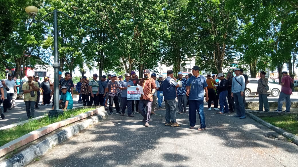 Ratusan Petani Sawit di Merangin Demo ke Pemkab Merangin, Tuntut Stabilitas Harga Sawit